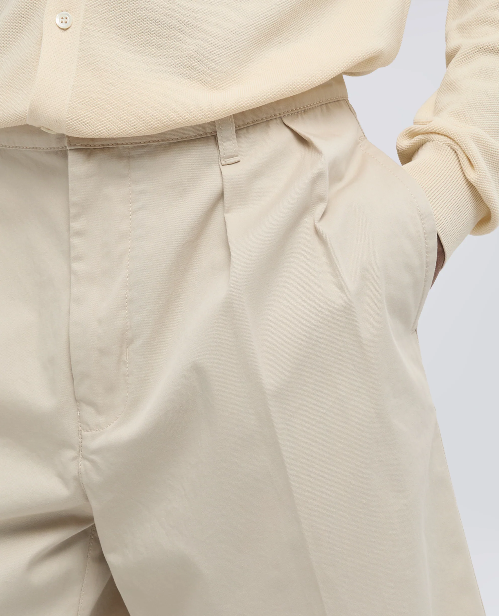 BERMUDA DOPPIA PINCE IN MICRO TWILL DI COTONE - GESSO - Image 4