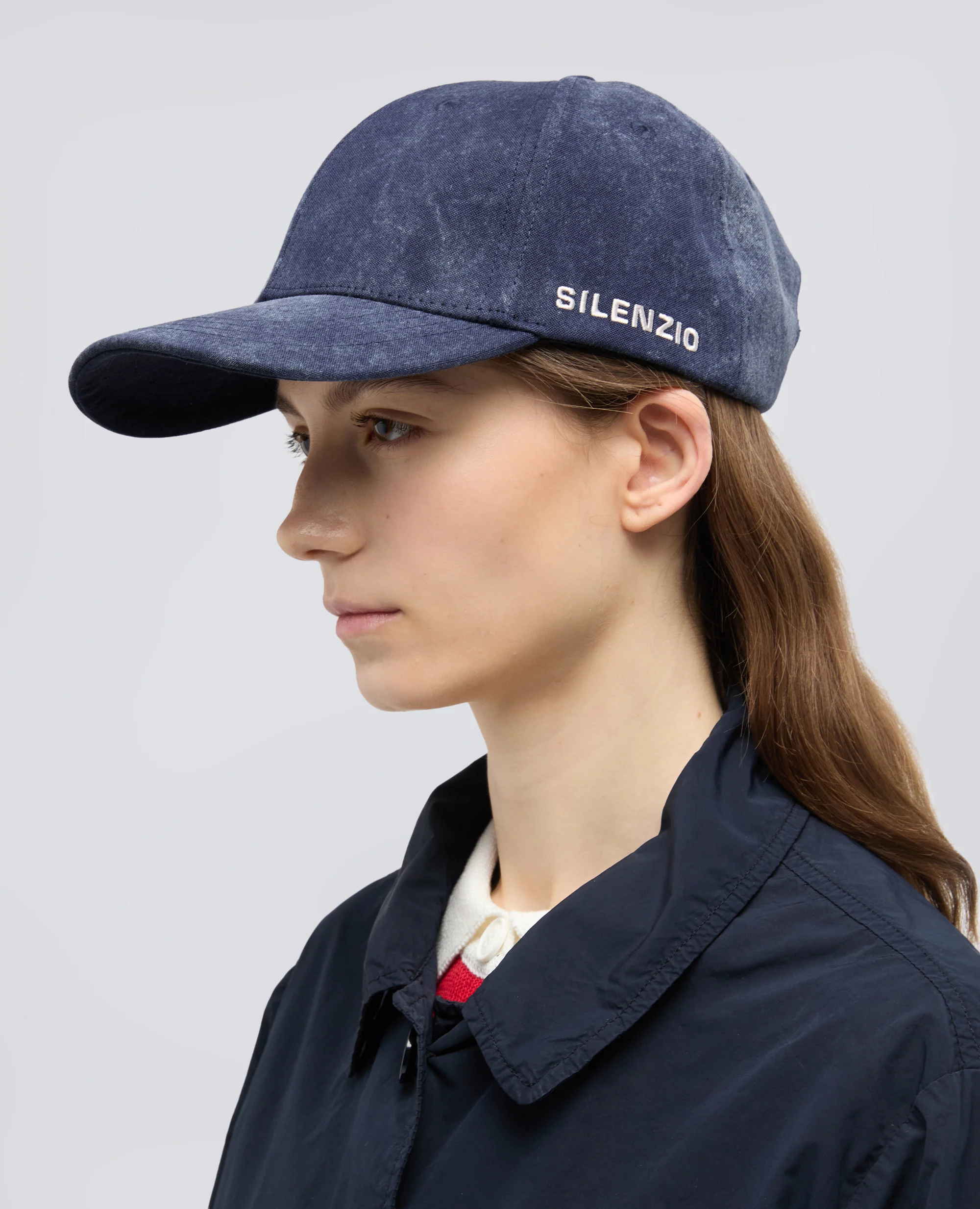 CAPPELLO IN COTONE CON SCRITTA "SILENZIO" - NAVY - Image 4