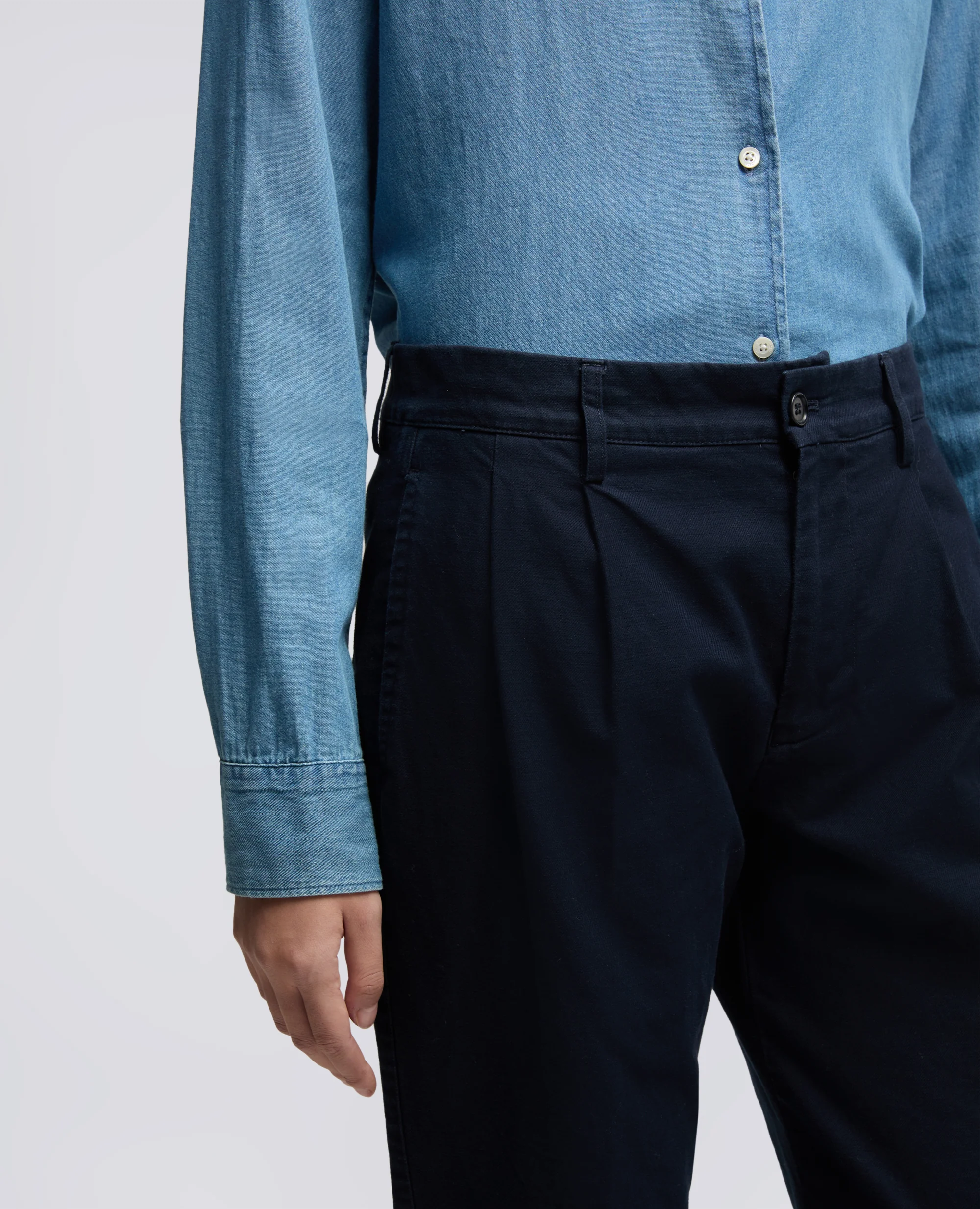 PANTALONE IN GABARDINA DI COTONE CON PINCES - NAVY - Image 4